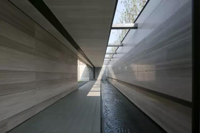 精练而不失内在，，，，，素雅而不失意见意义