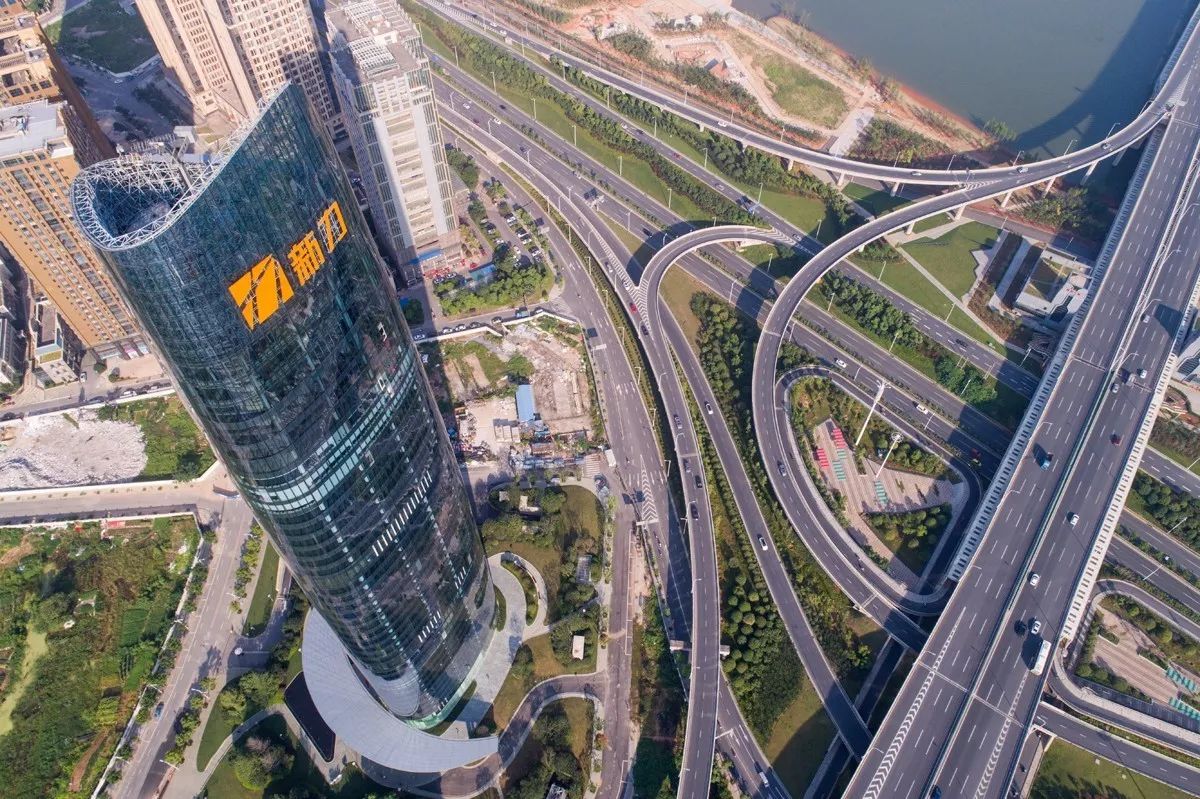 疏离与融合的平衡，，，，，，修建与都会相生相成