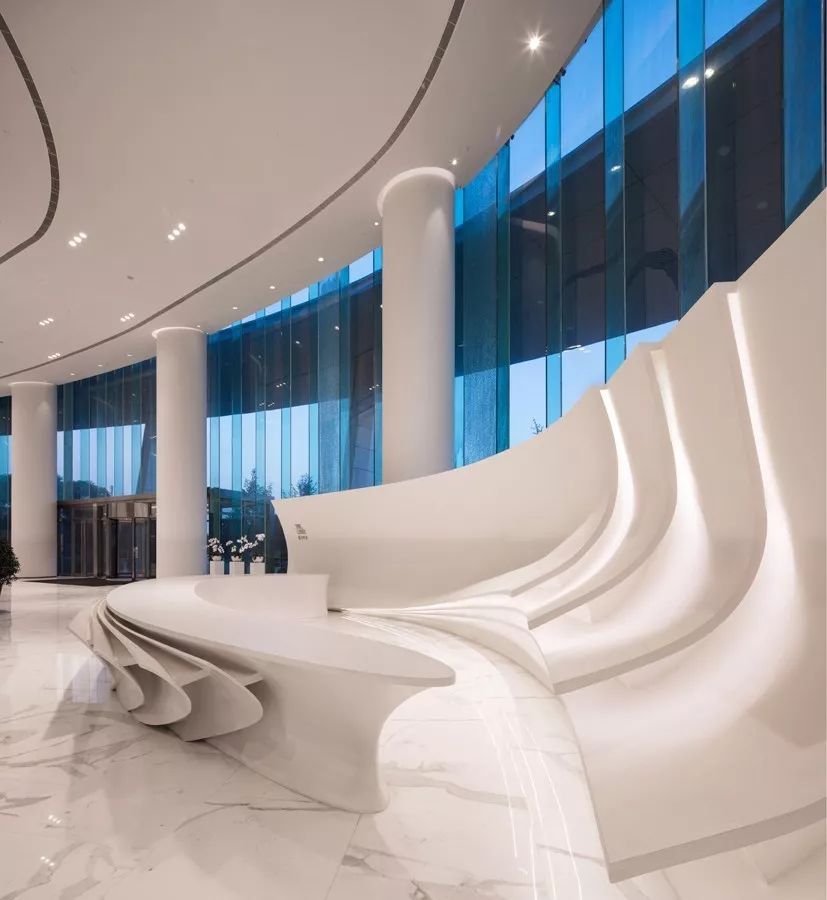 新力地产与918博天堂为南昌新力中心打造了4.2m高阔层高、地下双层超大专属车库