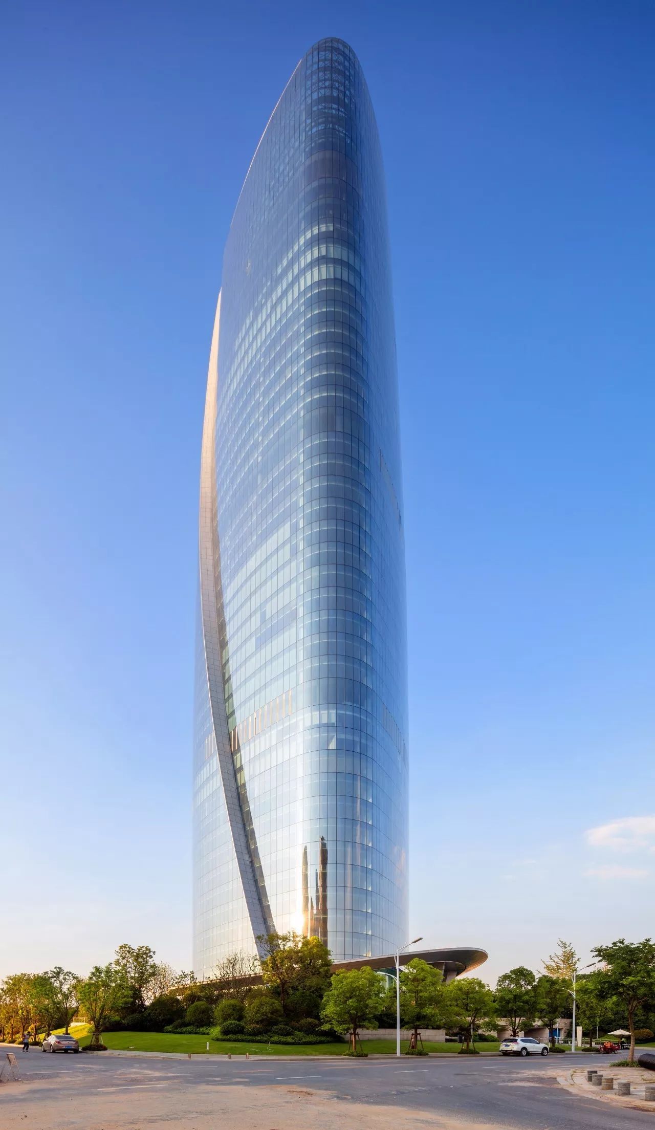 南昌新力中心塔楼直接落地，，，，，，无裙房