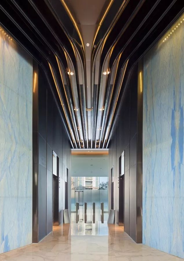 新力地产与918博天堂为南昌新力中心打造了4.2m高阔层高、地下双层超大专属车库